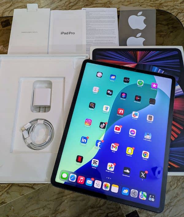 iPad Pro 12.9 5th Gen M1 Chip Complete Box 10