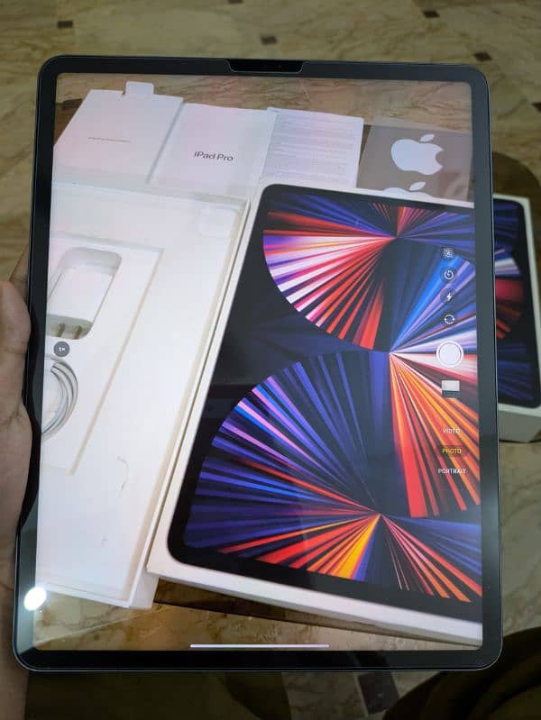 iPad Pro 12.9 5th Gen M1 Chip Complete Box 13