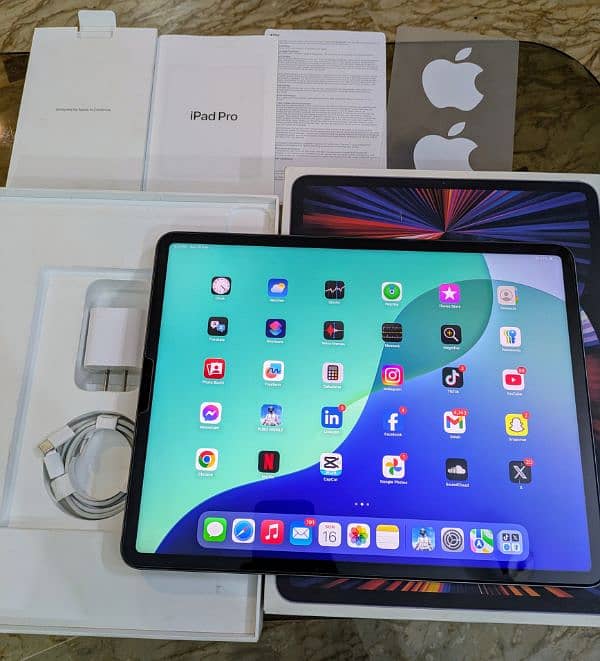 iPad Pro 12.9 5th Gen M1 Chip Complete Box 14