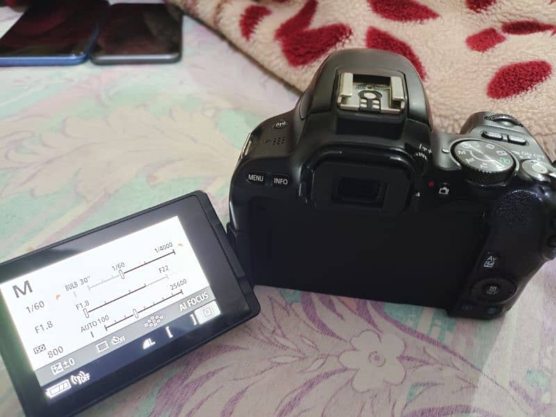 Canon EOS 200D with 18-55mm lens 3