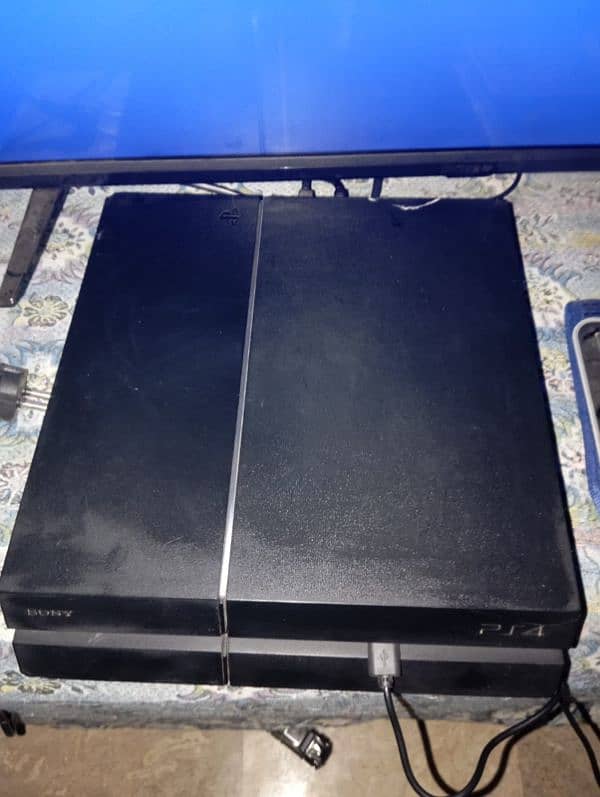 PS4 fat 500gb with 1 new controller 2