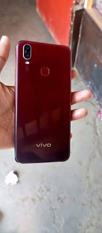 Vivo y11  3GB / 32GB with box Urgent sell phone 03008150032 1