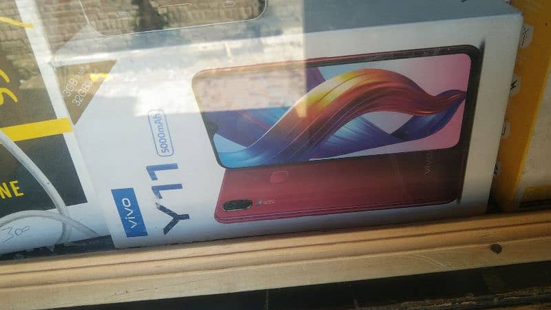 Vivo y11  3GB / 32GB with box Urgent sell phone 03008150032 2