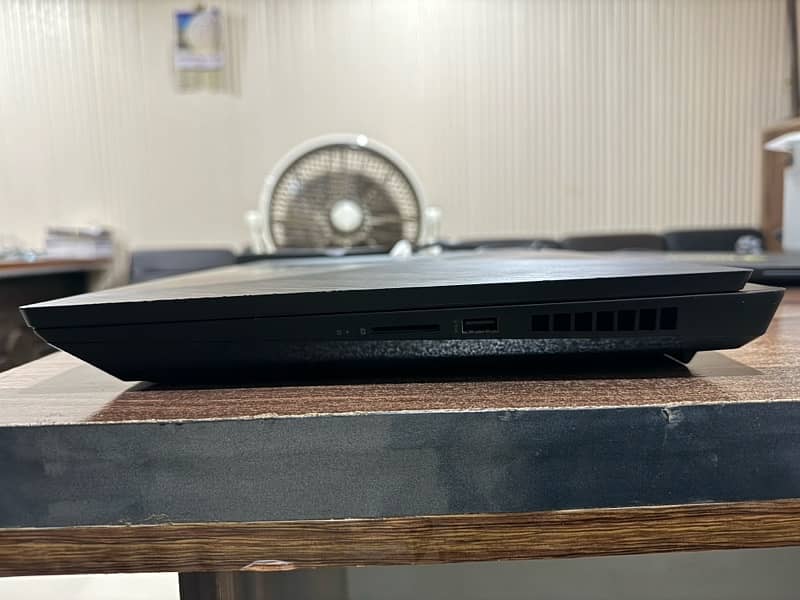 Omen 17, i7-10750H, RTX 2070 Super 8gb, 32 gbram,512gbnvme(negotiable) 6