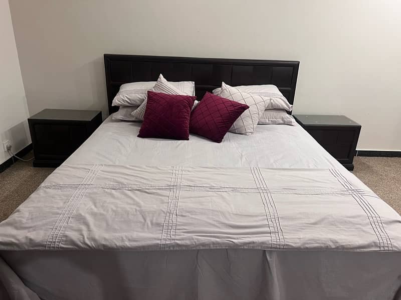 king size bed with side tables and dressing table 1