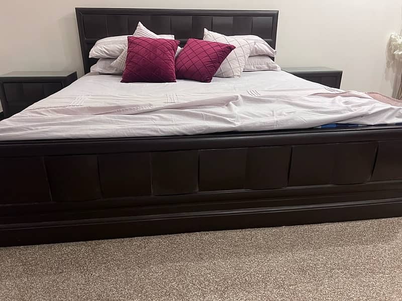 king size bed with side tables and dressing table 5