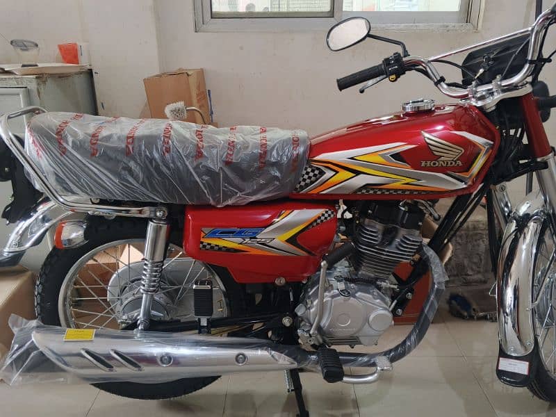 brand new Honda 125 only 18 km chla hai 03120737500 0