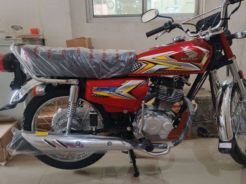 brand new Honda 125 only 18 km chla hai 03120737500 1