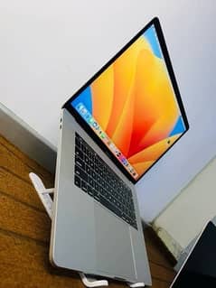 Apple MacBook Pro 2017 Core-i7 16/500GBSSD Radeon Pro 4GB Graphic card