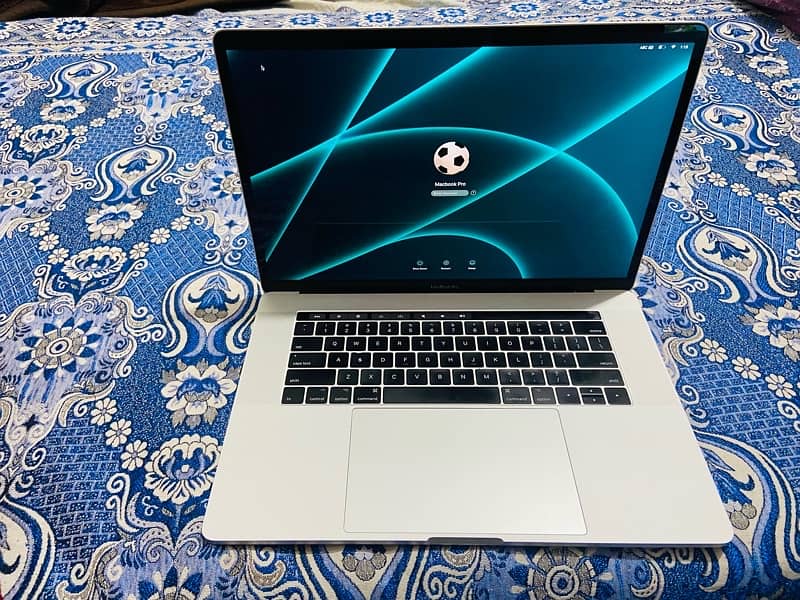 Apple MacBook Pro 2017 Core-i7 16/500GBSSD Radeon Pro 4GB Graphic card 9