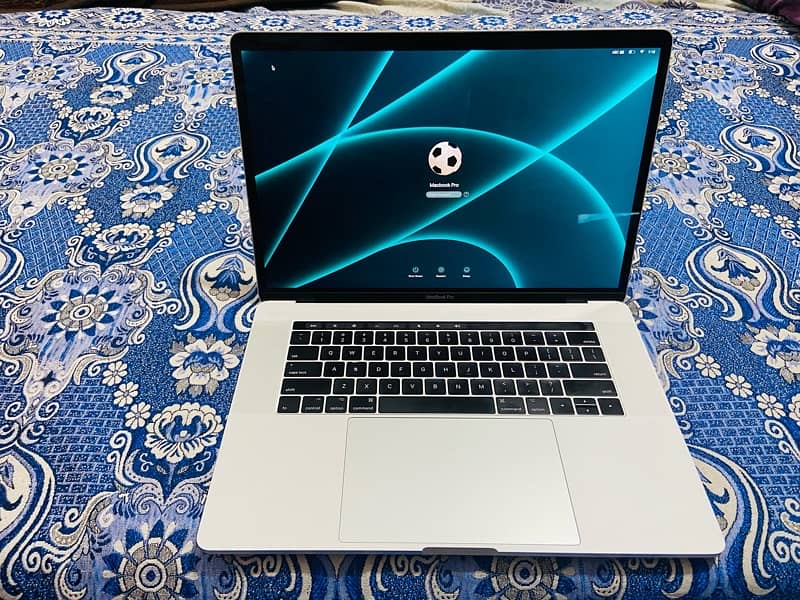 Apple MacBook Pro 2017 Core-i7 16/500GBSSD Radeon Pro 4GB Graphic card 10