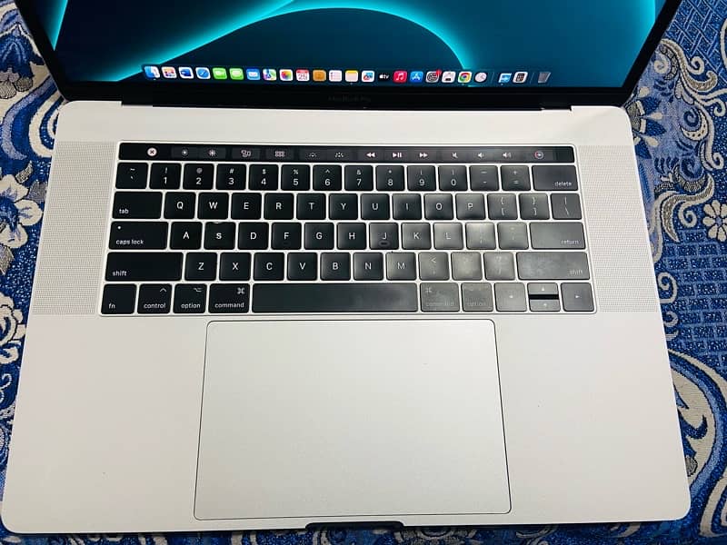 Apple MacBook Pro 2017 Core-i7 16/500GBSSD Radeon Pro 4GB Graphic card 13