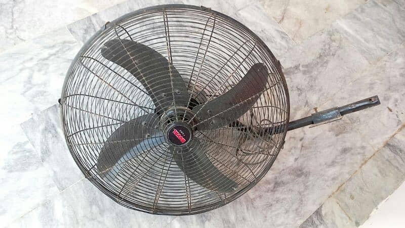 24 inch Bracket fans (urgent sell) 4