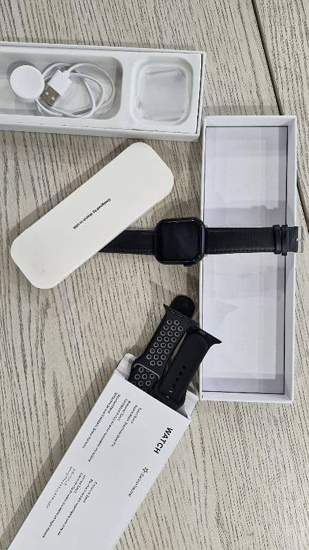 Apple smart watch series 10 4