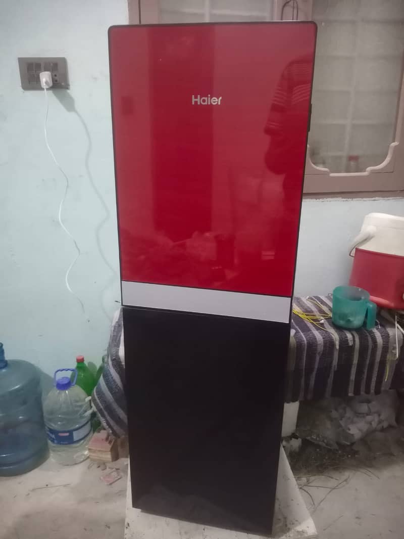 Haier water dispenser ,glass door, one time used. 0