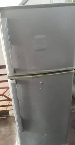 dawlance fridge medium size