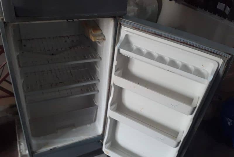 dawlance fridge medium size 4