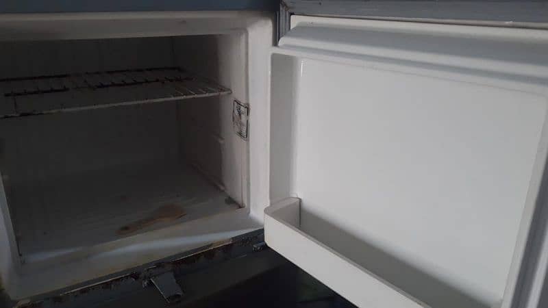 dawlance fridge medium size 6