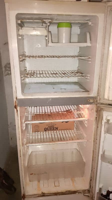 fridge medium size urgent sale 4