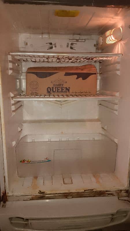 fridge medium size urgent sale 7