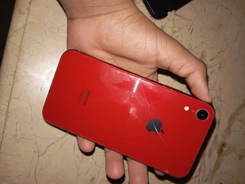 I am selling iphone xr 0