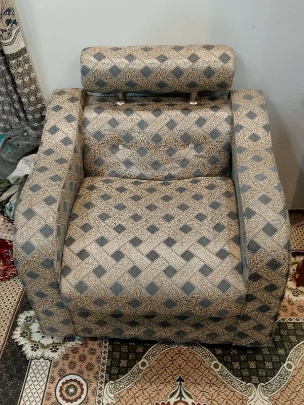 5 seater sofaa 10/10 condition Sirf 18000 ma 1