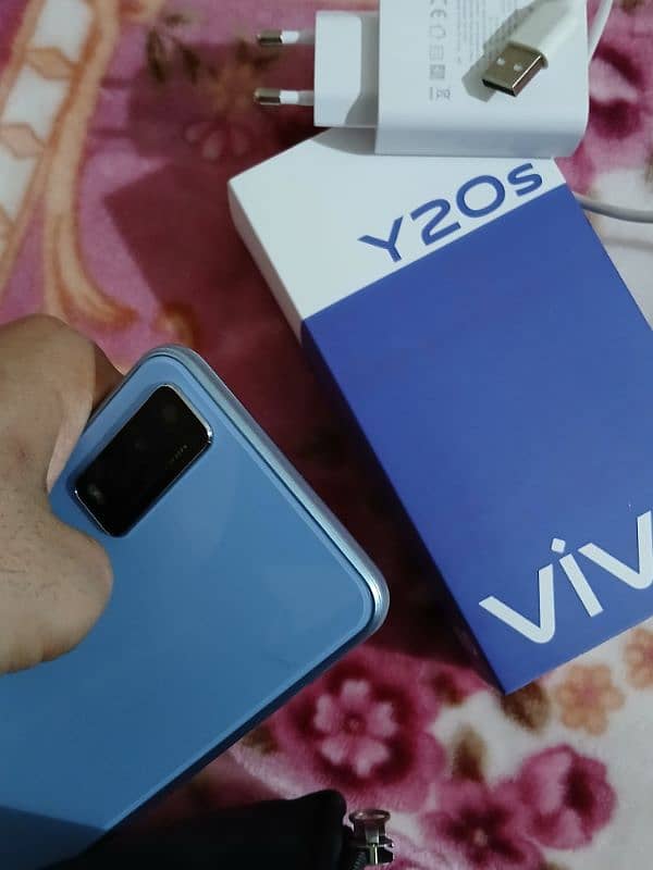 Vivo Y20s 256Gb And 8Gb. 17,000 fnf . 5000mah. Battery with box charger 3