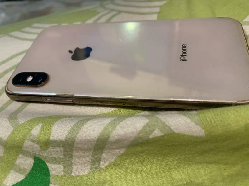 iPhone Xs Golden 1