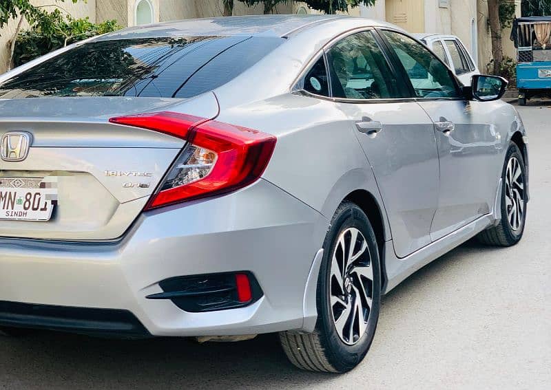 Honda Civic Oriel 2018 4