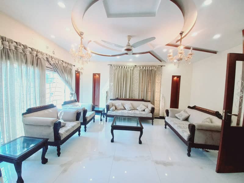 Corner luxury furnished Kanal house available for rent in phase 3 bahria town Rawalpindi. 8