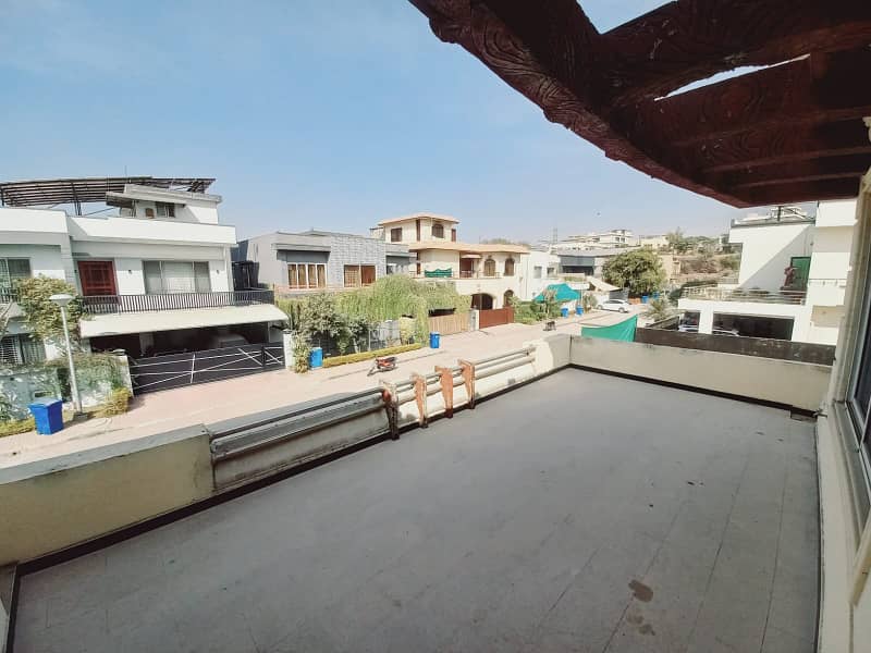 Corner luxury furnished Kanal house available for rent in phase 3 bahria town Rawalpindi. 21