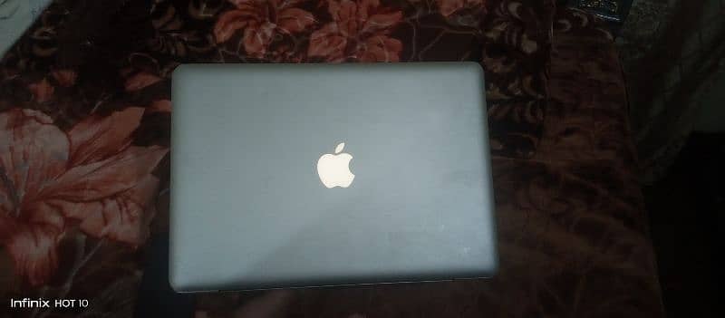 mack book 2012 pro laptop core i7 8gb ram 750gb memory 9