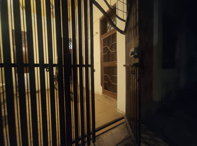 5 MARLA LOWER PORTION AVAILABLE FOR RENT IN PRIME LOCATION OF ALLAMA IQBAL TOWN 1