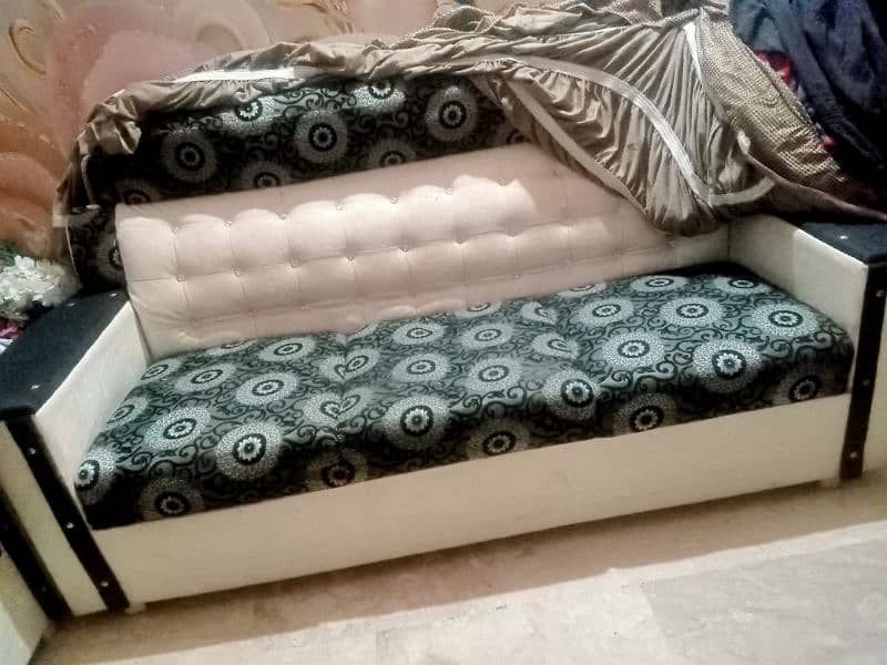 1.2. 3. seetr sofa poshesh rexen or fabric wala for sale 4