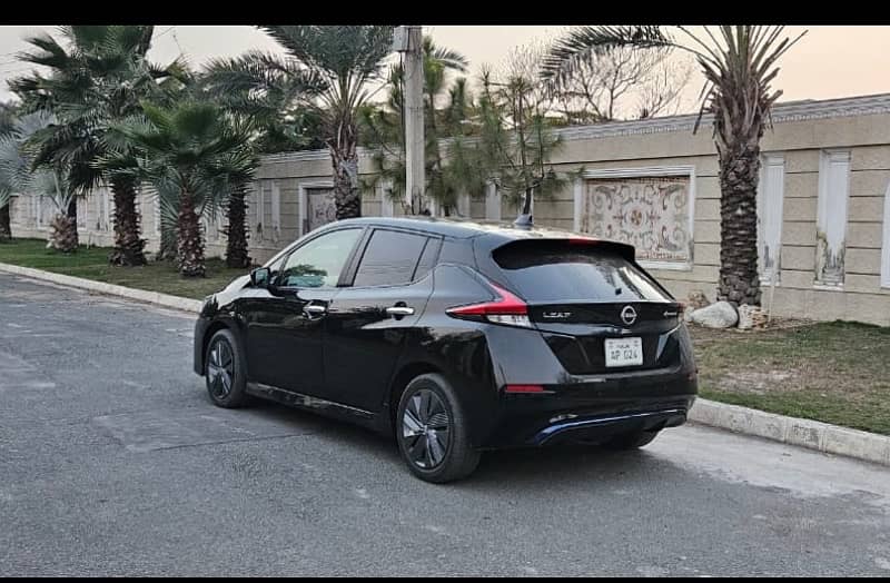 Nissan Leaf 2021 3