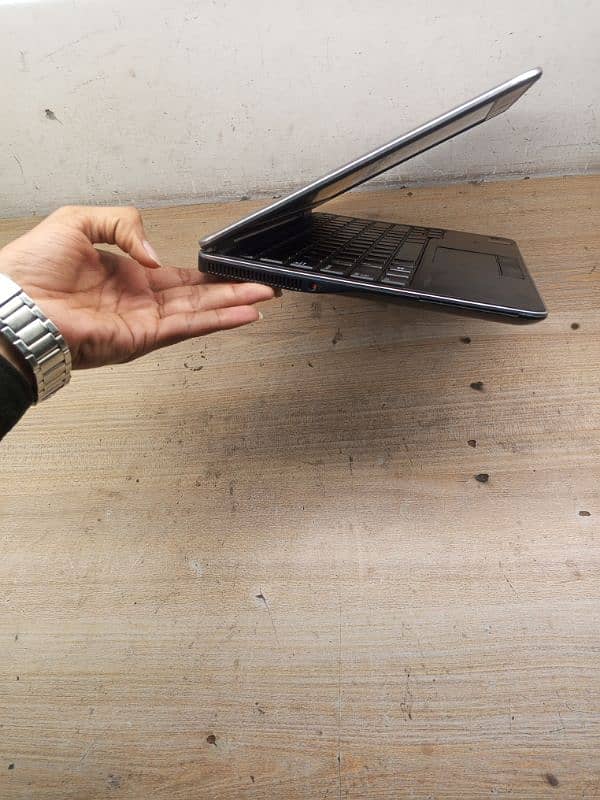 Dell Latitude 7240 3