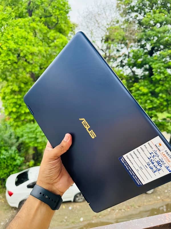 Asus zenbook core i5-8th Generation 16 gb ram 256 gb ssd 10