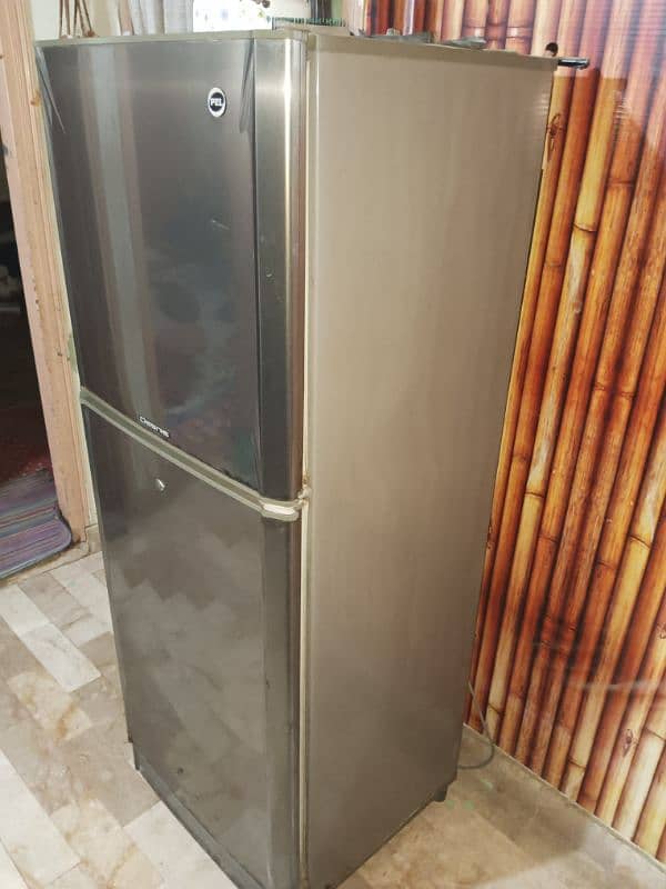 PEL medium sized fridge 1