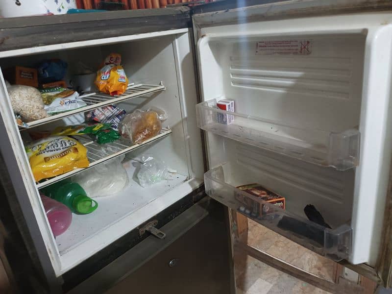 PEL medium sized fridge 4