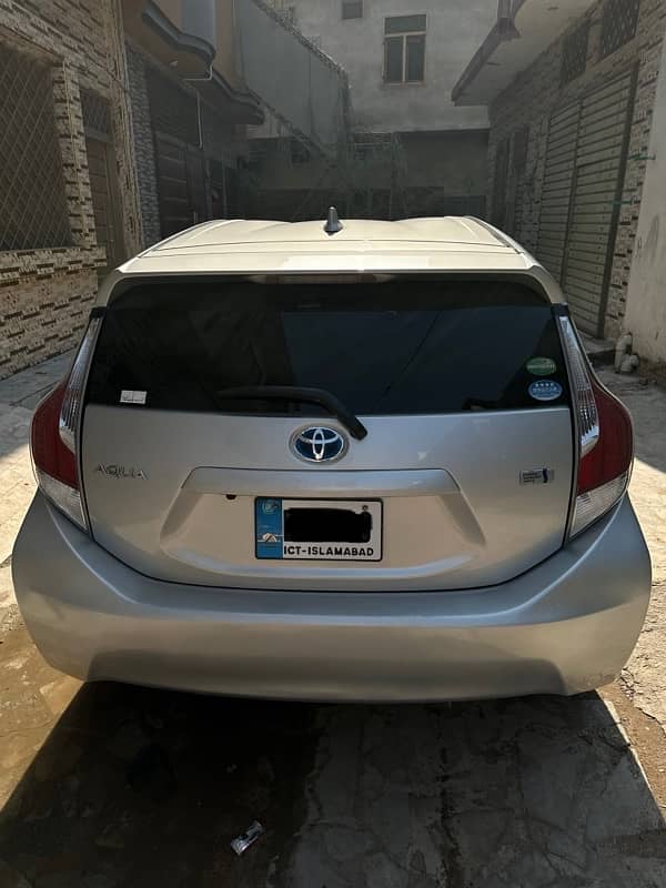 Toyota Aqua s 2015 23 registered 8