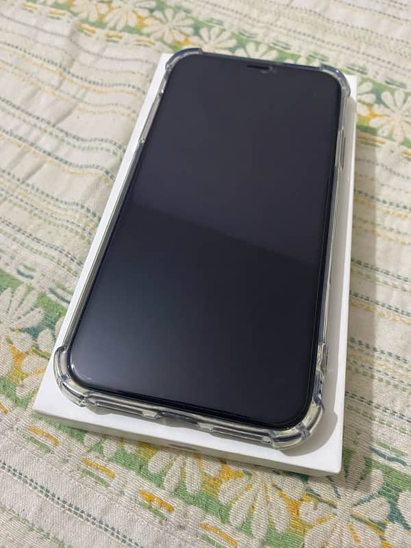 IPHONE 11 with box 6