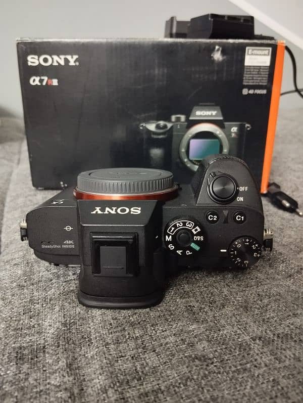 Sony A7r3 62k shutter with box and accessories 5