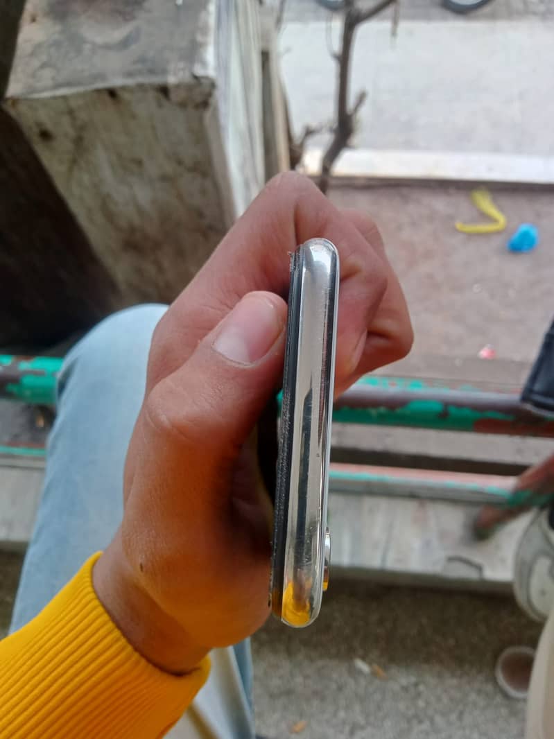 Apple iPhone X 3