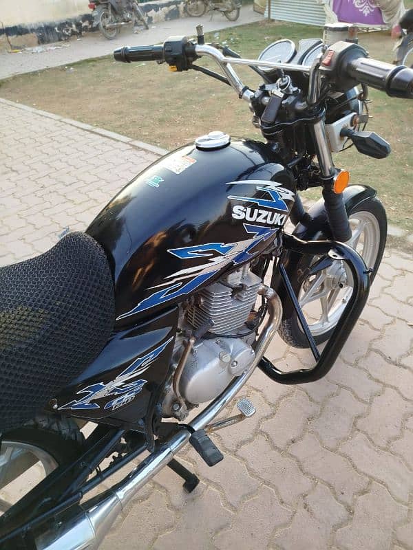 suzuki gs se 2020 4