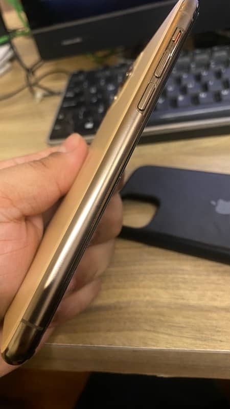 Iphone 11 pro (64 gb HK model) PTA APRROVED 1