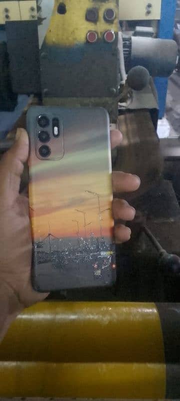 oppo reno6 8+4.128 box sat ha  bas friend camra ka isu ha exchange ho 4