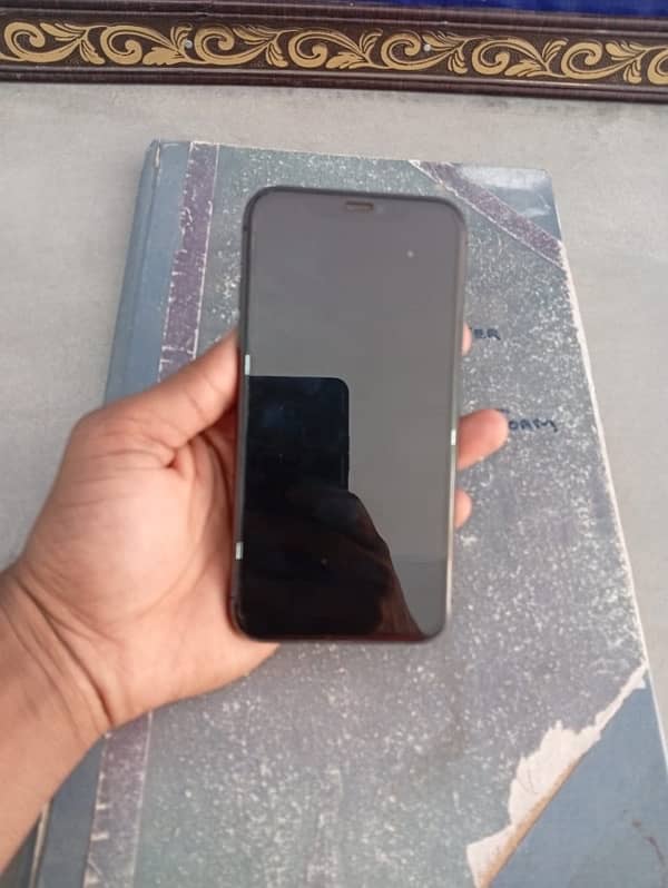 IPHONE 11 10/10 condition 3