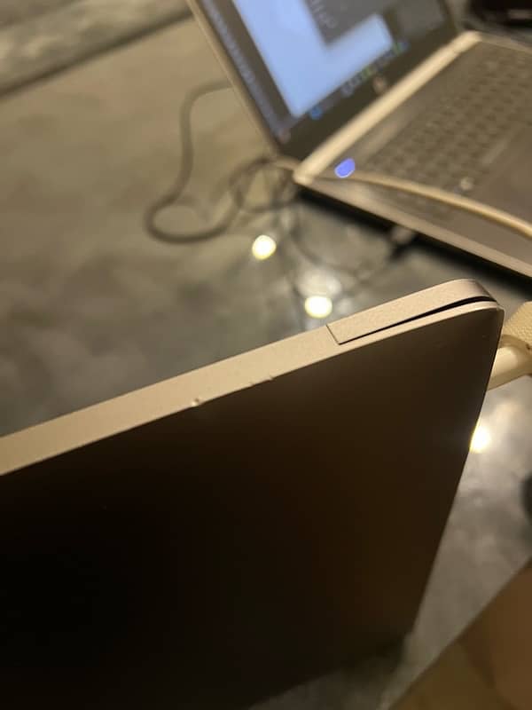 Macbook pro 2019 15.4 inches 3