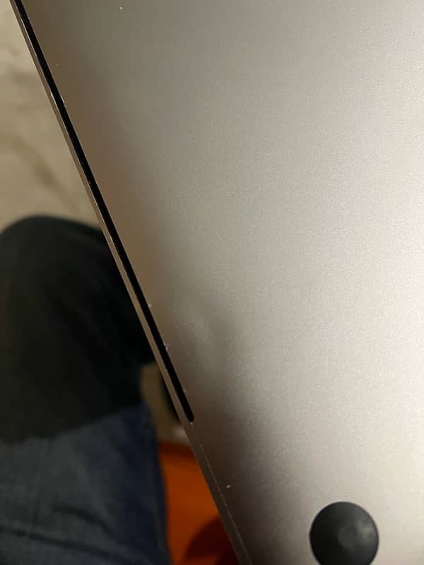 Macbook pro 2019 15.4 inches 7