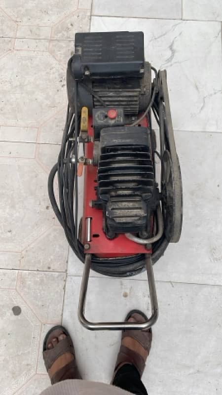 automatic air compressor in working condition 4